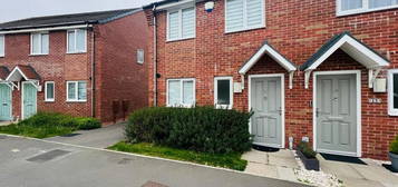 3 bedroom semi-detached house to rent