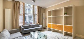 Flat to rent in Clanricarde Gardens, Notting Hill W2