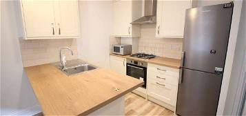Flat to rent in Clarendon Road, Watford WD17