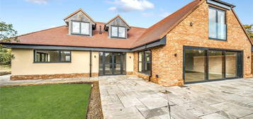 4 bedroom detached house to rent