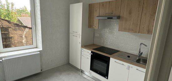 Loue appartement F2 proche A31 chauffage et eau INCLUS