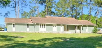 221 Collins St, Lyons, GA 30436