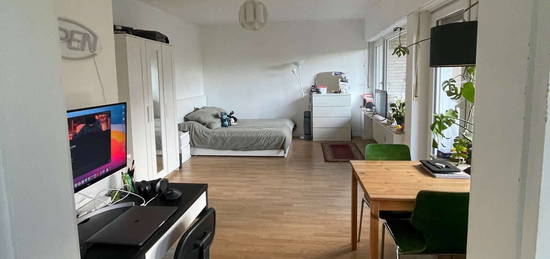 Stilvolle 1-Zimmer-Wohnung mit Balkon, Stellplatz und Keller