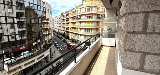 NICE Victor Hugo 4P 87m² rénové terrasse 10m² balcon cave