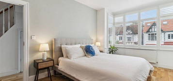 Flat to rent in Wyatt Park Road, London SW2