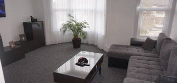 2 bed flat to rent