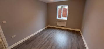 Flat to rent in The Green, Bloxwich, Walsall WS3