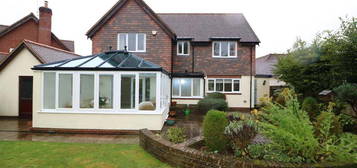 4 bedroom detached house to rent