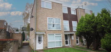 Maisonette to rent in Hyde Heath Court, Crawley RH10