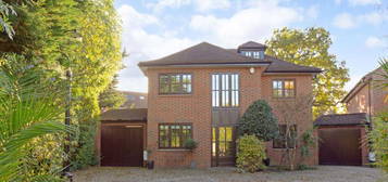 5 bedroom detached house