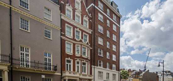 Flat to rent in Hill Street, Mayfair, London W1J