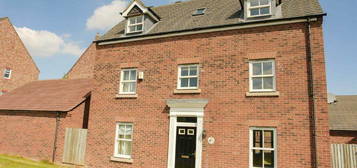 5 bedroom detached house