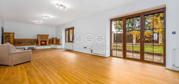 Prodej  rodinného domu 242 m², pozemek 372 m²