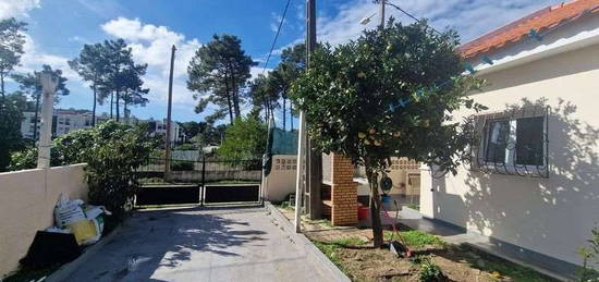 V5 na Aroeira com garagem e terreno