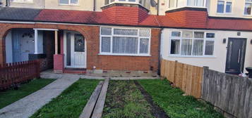 4 bed semi-detached house to rent