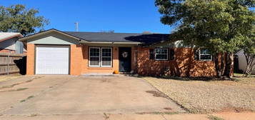 1906 N 8th St, Tahoka, TX 79373