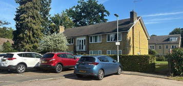 Flat to rent in Hempstead Road, Watford WD17