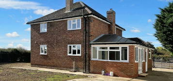 2 bedroom detached house