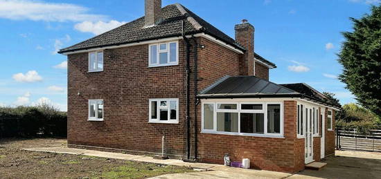 2 bedroom detached house