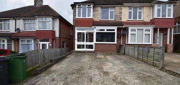 3 bedroom semi-detached house to rent