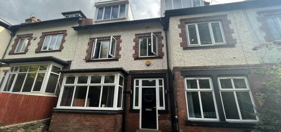 6 bedroom terraced house