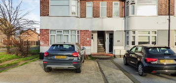 Flat for sale in Upper Brentwood Road, Gidea Park, Romford RM2