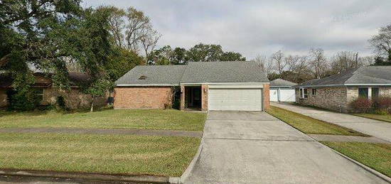 1014 Sandpiper Dr, Seabrook, TX 77586