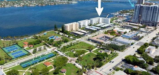 301 Lake Shore Dr Apt 807, Lake Park, FL 33403