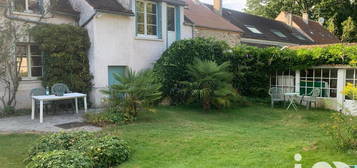 Maison traditionnelle 2 étages  à louer, 6 pièces, 4 chambres, 180 m²