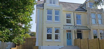 6 bedroom semi-detached house for sale