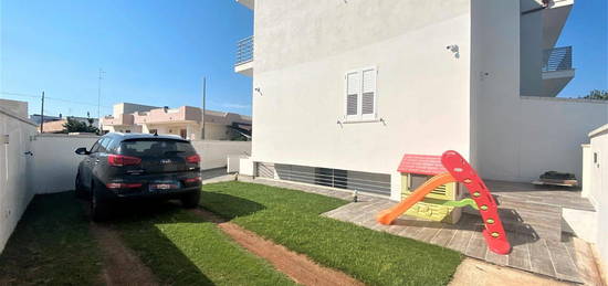 Bifamiliare recente costruzione con giardino