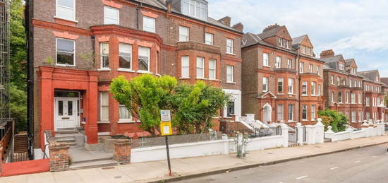 Flat for sale in Frognal, London NW3