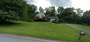 4 Apple Hill Ln, York, PA 17402