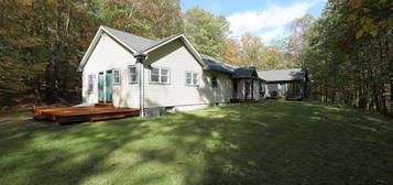 5 Boggs Hill Road, Woodstock, NY 12498