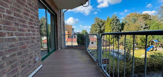 Moderne Dreizimmerwohnung mit Balkon und Gartennutzung in Kellersberg