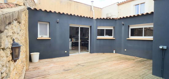 LANSARGUES Maison  de village 4 Chambres Garage Cour et Terrasse en R+2 surface totale180 m2