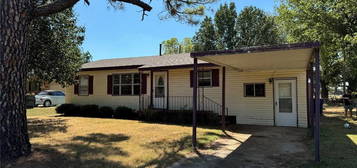 205 E Green St, Meeker, OK 74855