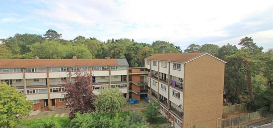 Flat to rent in Hobtoe Road, Harlow CM20