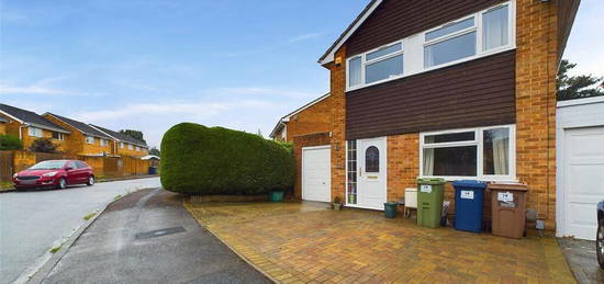 3 bedroom link detached house for sale