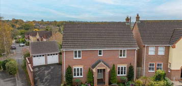 4 bedroom detached house to rent