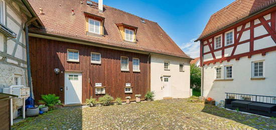 Historisches Gebäude + modern sanierte Maisonettewohnung = gelungene Kombination!