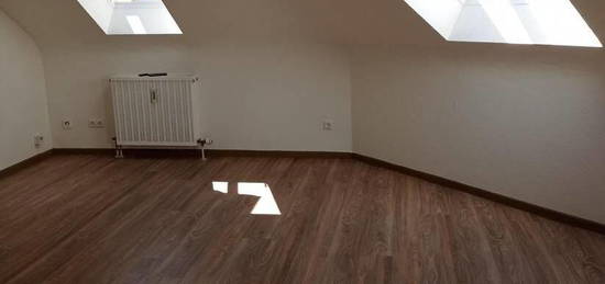 Helle 2 Zimmer-Wohnung mit Loggia und Tiefgaragenplatz