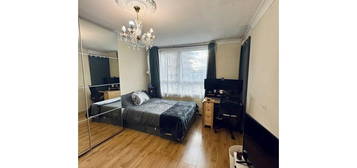 3 bed flat to rent