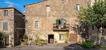 Casale Strada Provinciale delle Pinete, Monticiano