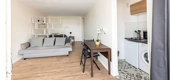 Studio meublé  à louer, 1 pièce, 28 m², Étage 3/–