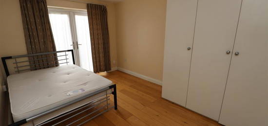 Studio to rent in Fernbrook Drive, Harrow HA2