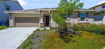 606 Periwinkle Dr, Vacaville, CA 95687