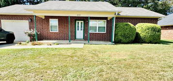 2112 S Sidney Ave, Russellville, AR 72802