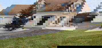 Pavillon pp 170 m² ,5 ch,2 garages ,proche commerces et gare,avec 1 terrain constructible de 1100 m²