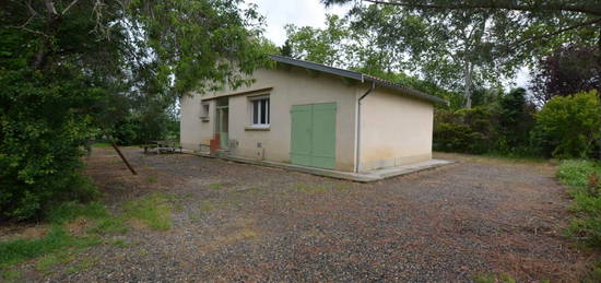 Villa de plain-pied  à louer, 4 pièces, 3 chambres, 80 m²